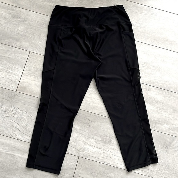 X by GOTTEX Cropped Leggings Athleisure Workout Yoga Tights, Size M - Picture 5 of 8